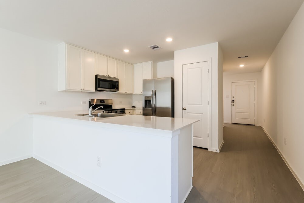 609 Craven Street Conroe, TX 77316 - Photo 6 of 16