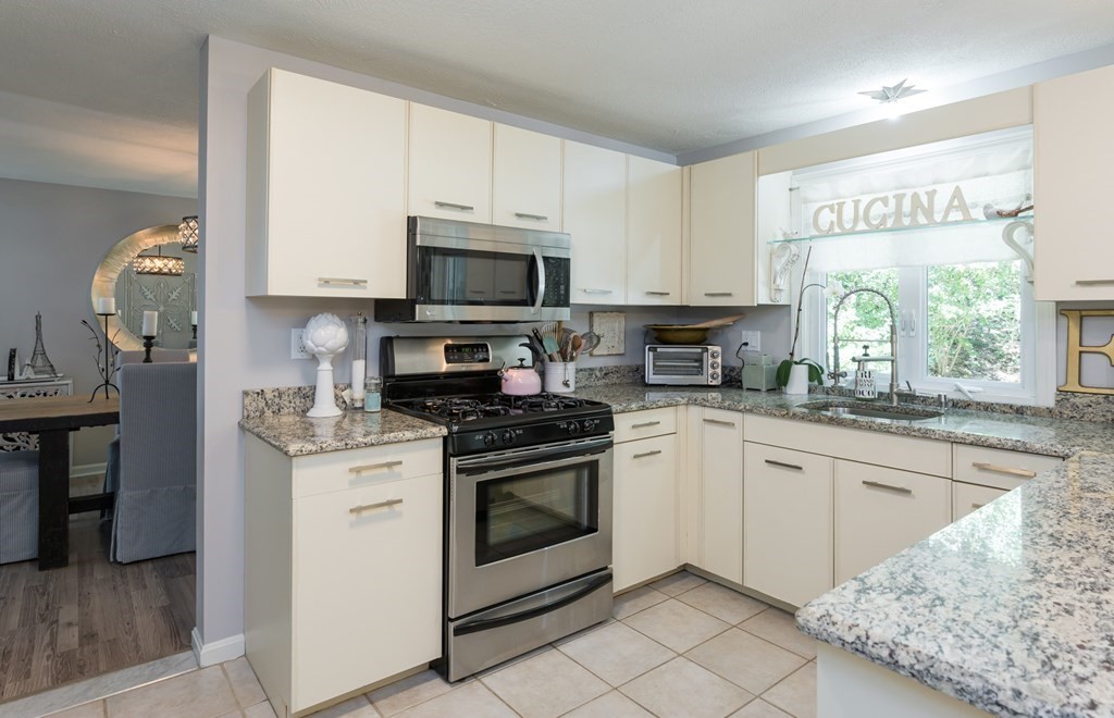 303 Fox Run Road, Unit 303 Hudson, NH 03051 - Photo 11 of 42