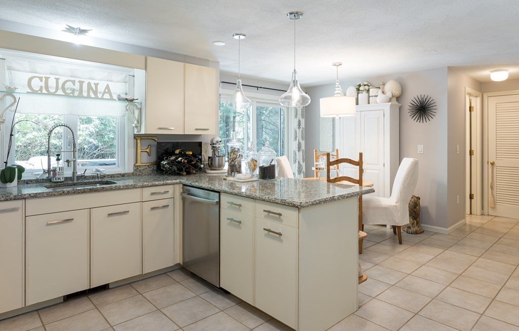 303 Fox Run Road, Unit 303 Hudson, NH 03051 - Photo 10 of 42
