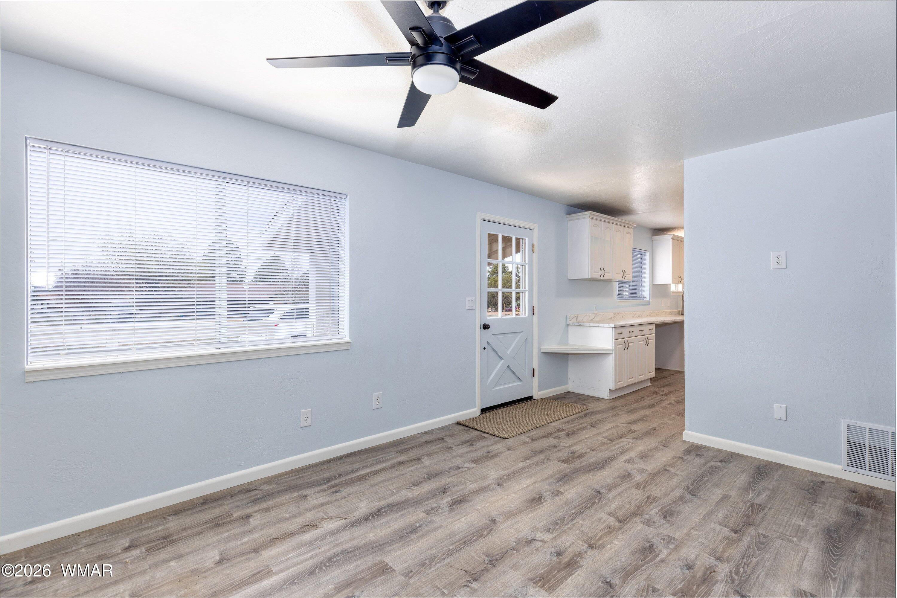 1075 Rim View Drive Show Low, AZ 85901 - Photo 4 of 22 Living Room 2