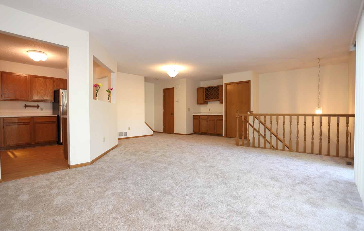 7689 Nicholas Way Chanhassen, MN 55317 - Photo 2 of 12