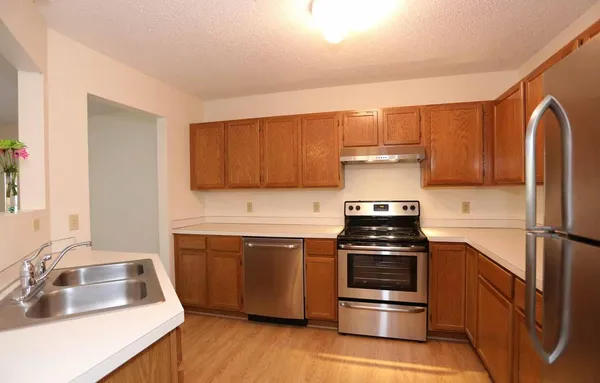 $2,000 | 7689 Nicholas Way, Chanhassen, MN 55317