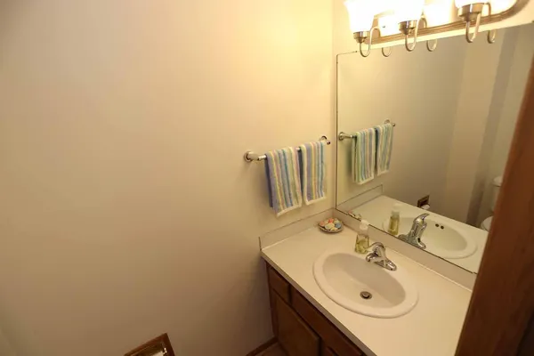 $2,000 | 7689 Nicholas Way, Chanhassen, MN 55317