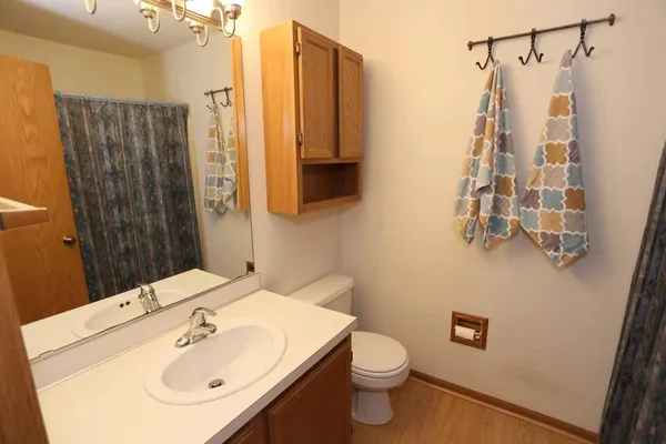 $2,000 | 7689 Nicholas Way, Chanhassen, MN 55317