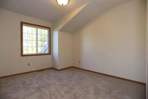 $2,000 | 7689 Nicholas Way, Chanhassen, MN 55317