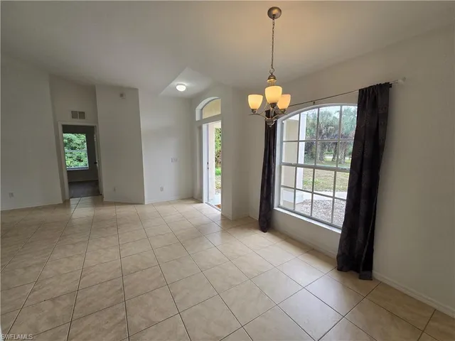 $2,800 | 481 10th Avenue Northwest, Naples, FL 34120