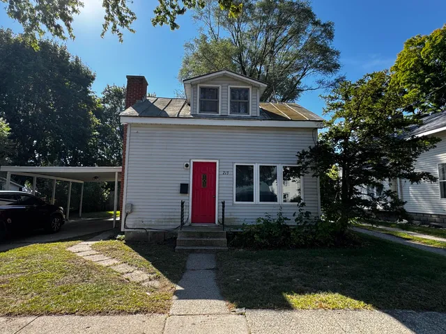 $158,000 | 213 West Montcalm Street, Greenville, MI 48838