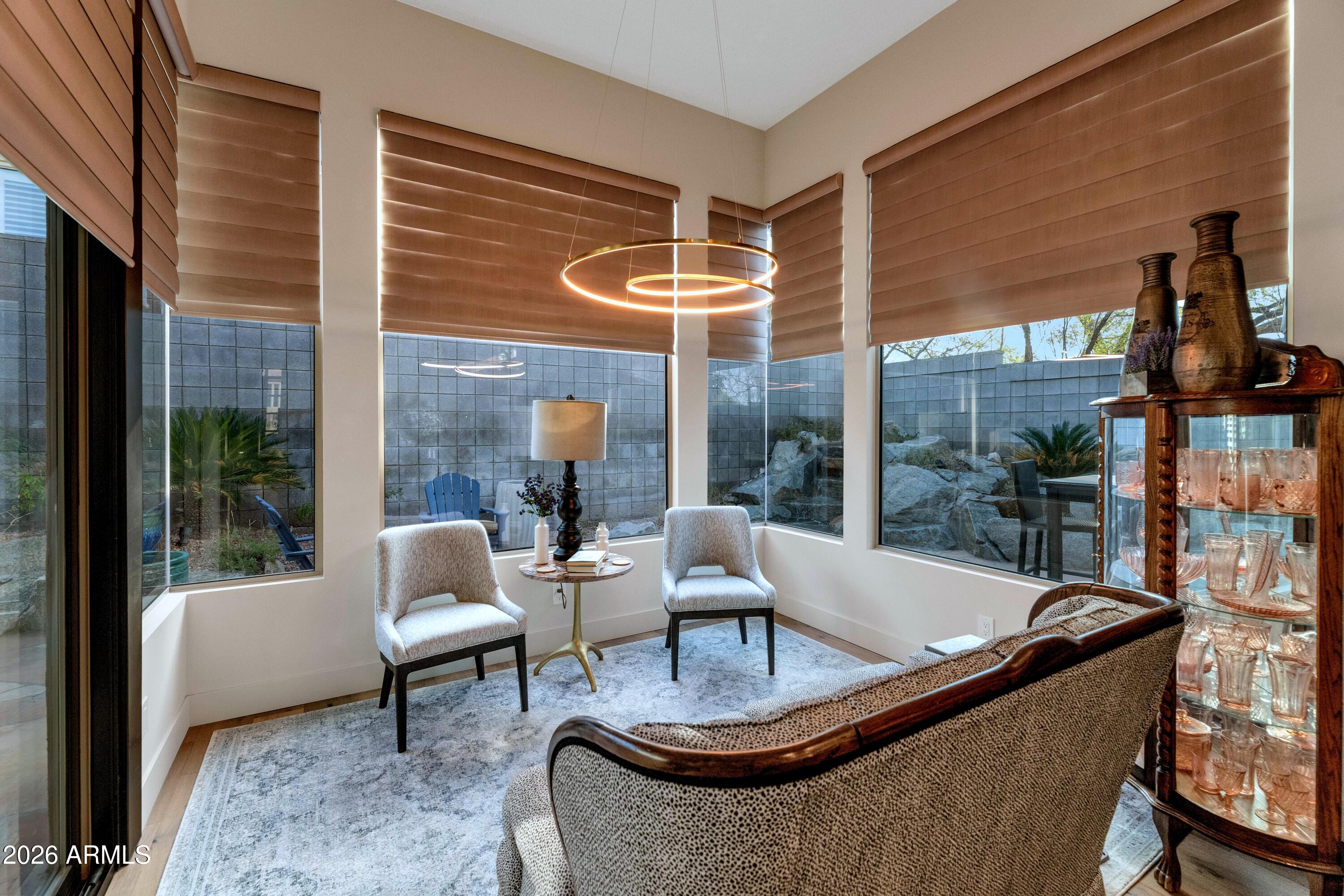 6417 North 30th Way Phoenix, AZ 85016 - Photo 23 of 48 Bright Sitting Area Retreat