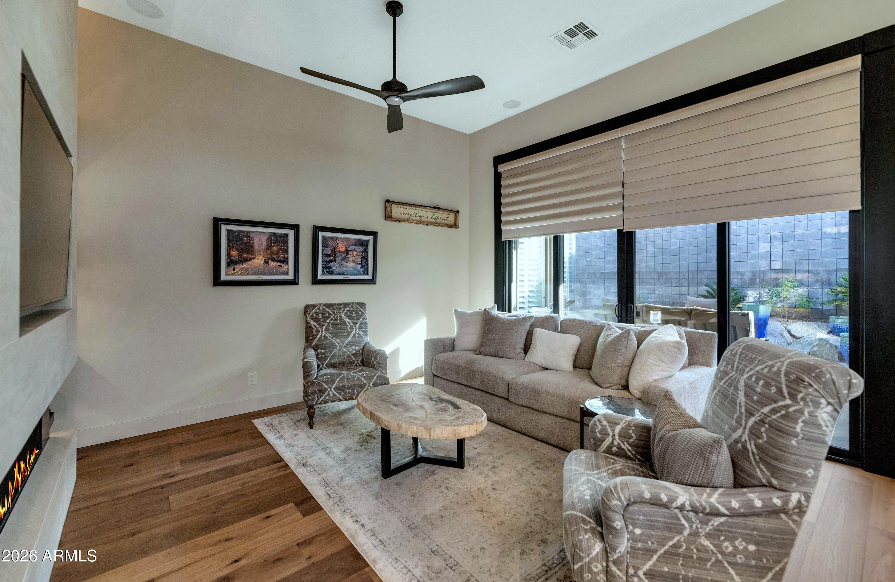 6417 North 30th Way Phoenix, AZ 85016 - Photo 28 of 48 Living Area with Patio Access