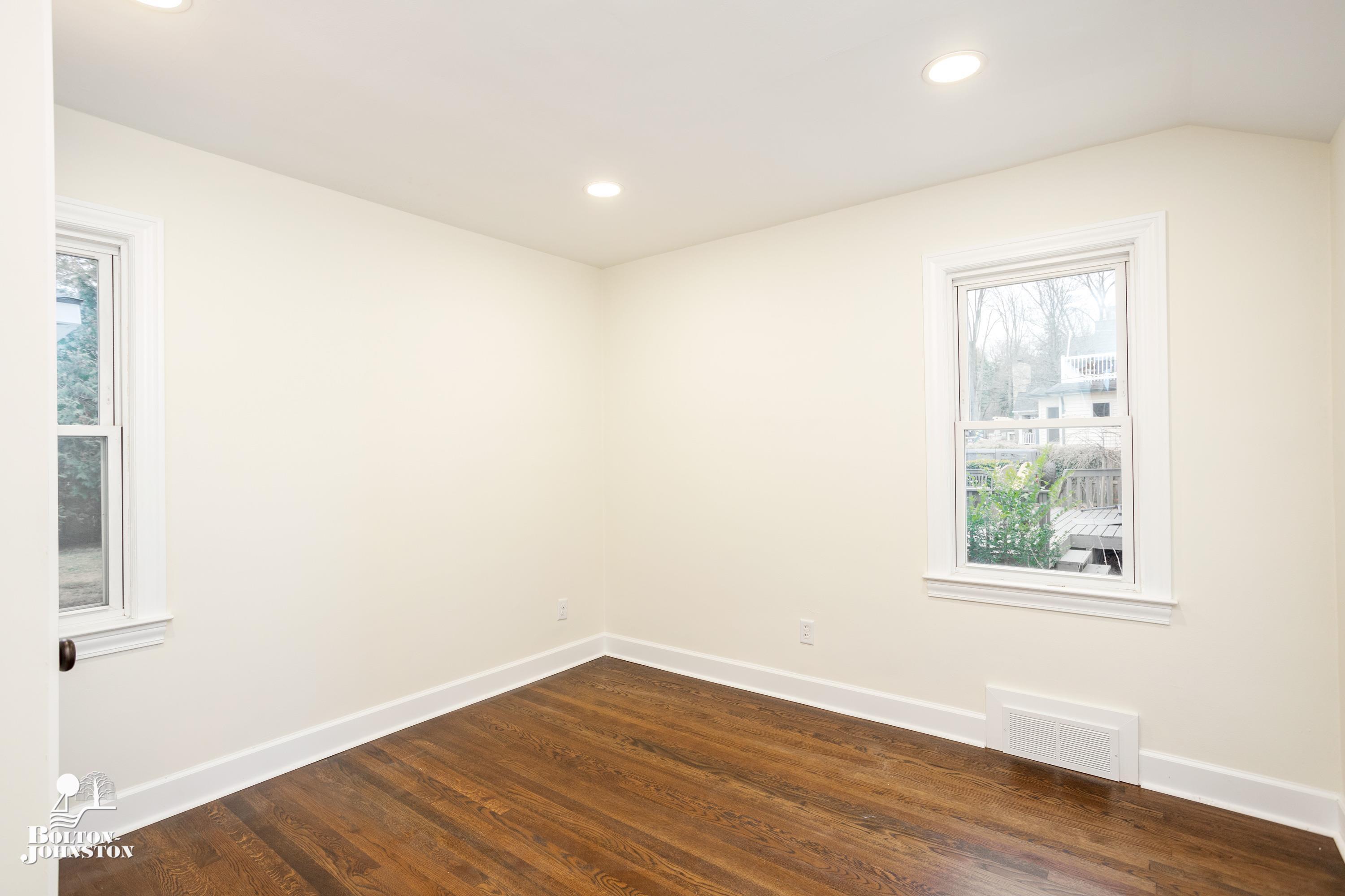284 Ridgemont Road Grosse Pointe, MI 48236 - Photo 14 of 34 1st Flr Bedrm #3