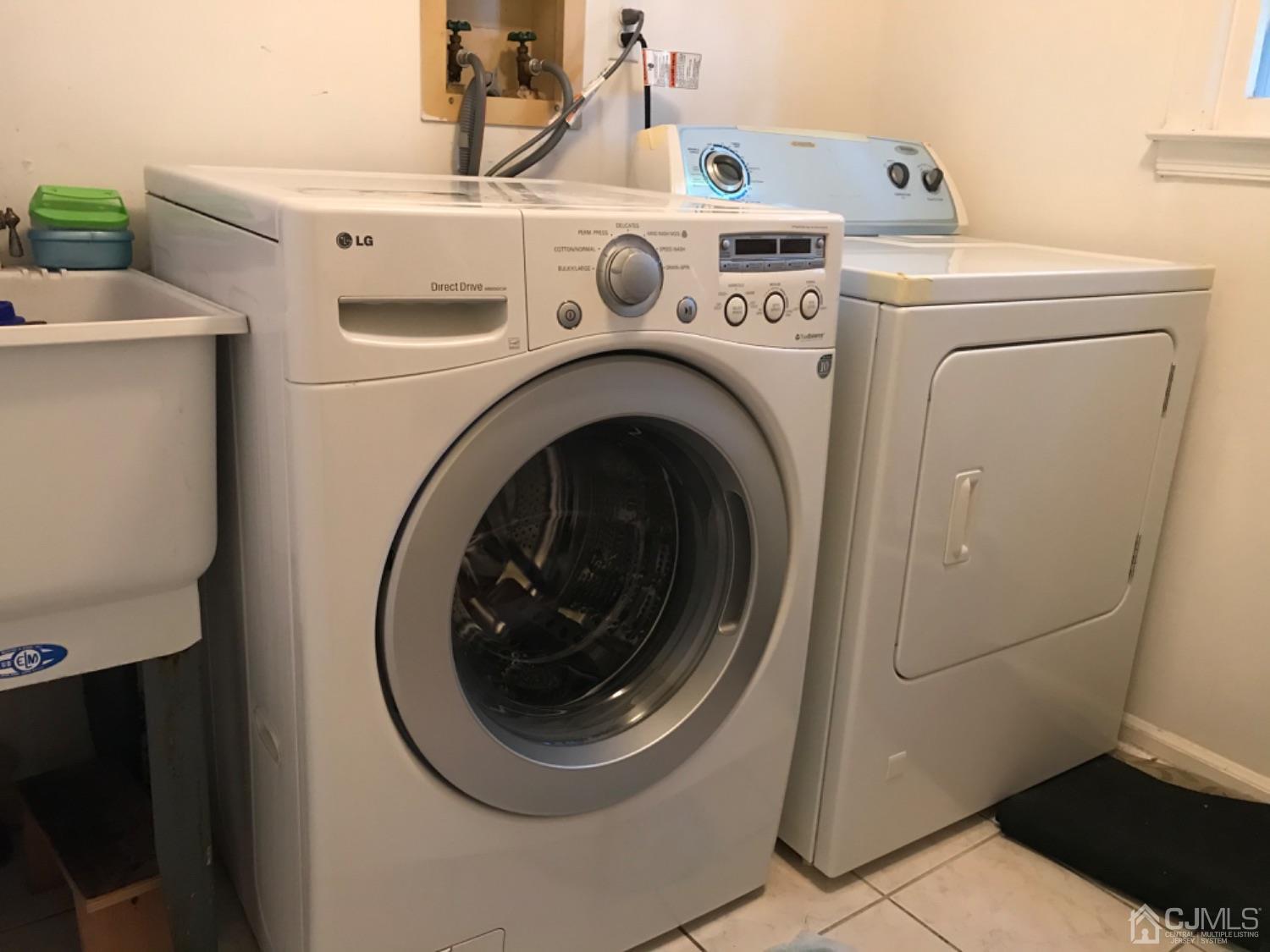 27 Fox Hill Road Edison, NJ 08820 - Photo 10 of 27 a utility room with dryer and washer