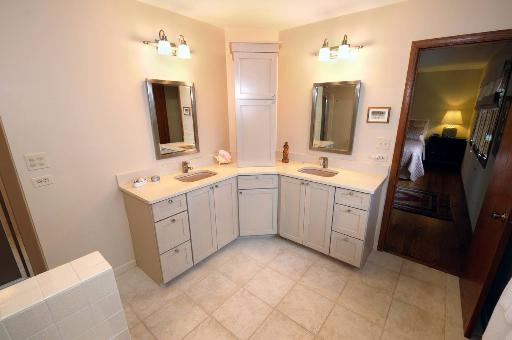 11515 Burr Oak Lane Burr Ridge, IL 60527 - Photo 13 of 16