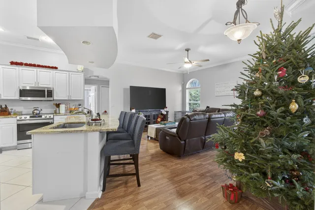 $3,750 | 146 Fernwood Crescent, Royal Palm Beach, FL 33411