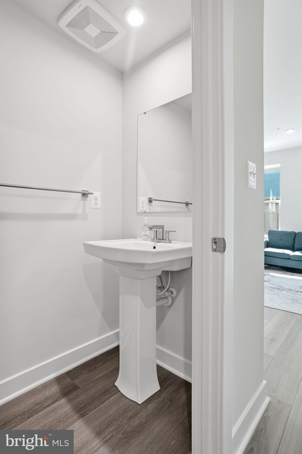 42548 Invergordon Terrace Sterling, VA 20166 - Photo 13 of 30