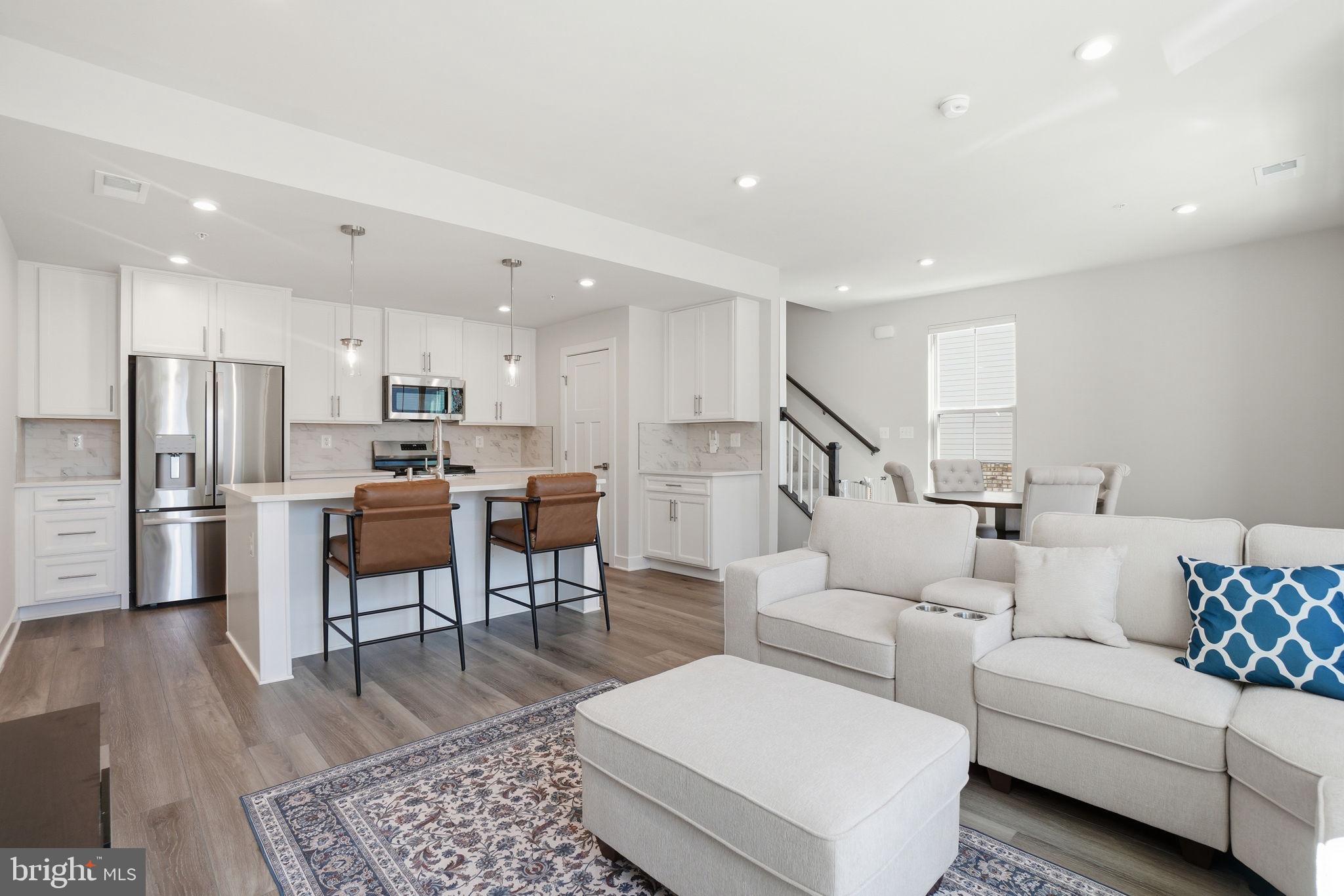 42548 Invergordon Terrace Sterling, VA 20166 - Photo 2 of 30