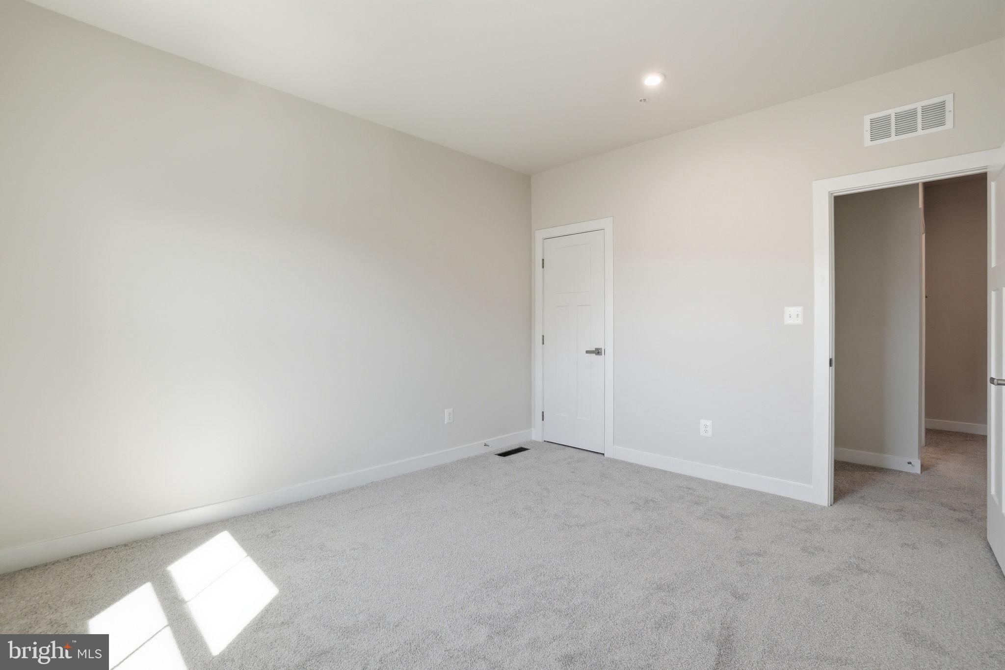 42548 Invergordon Terrace Sterling, VA 20166 - Photo 22 of 30