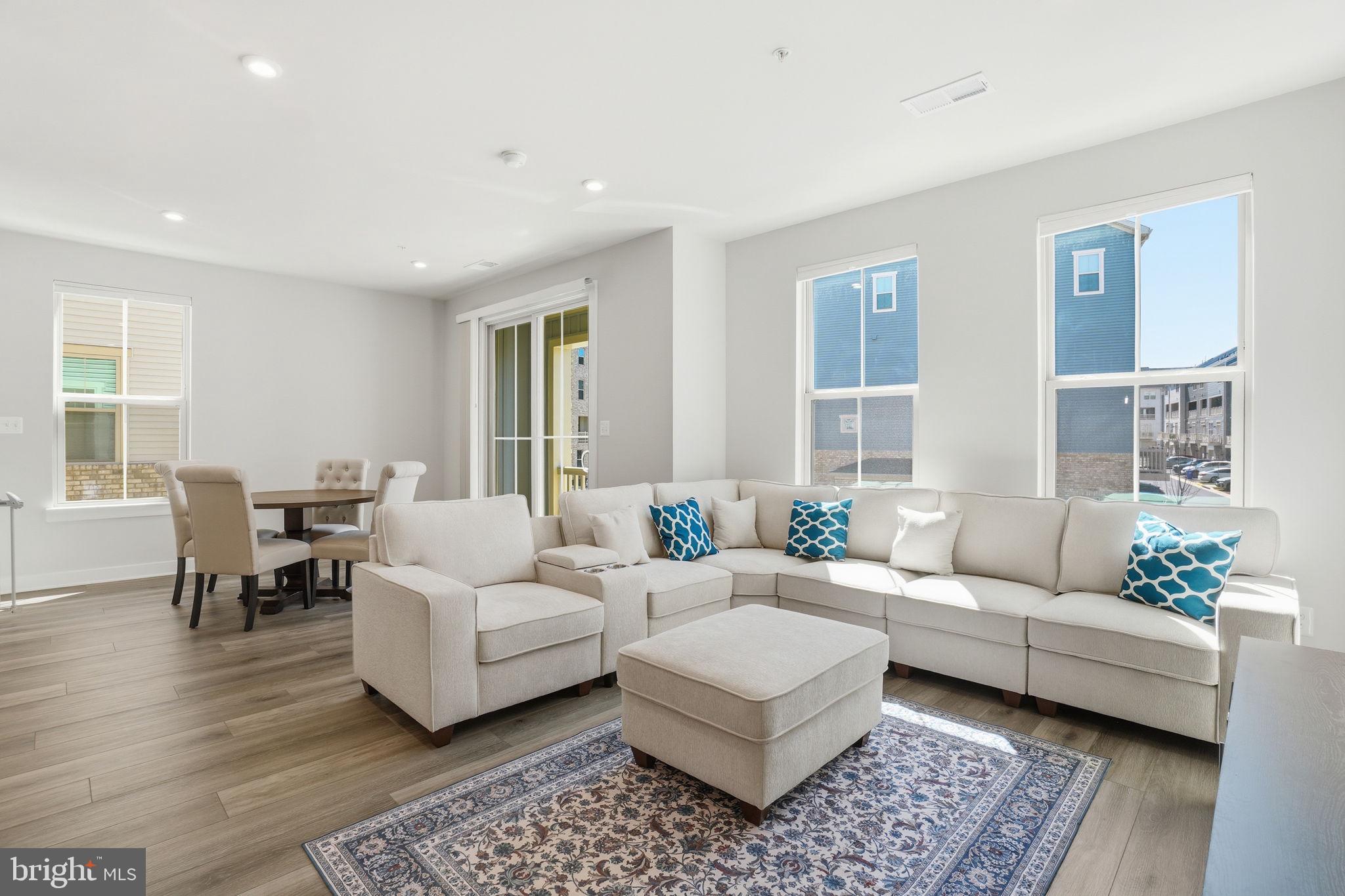 42548 Invergordon Terrace Sterling, VA 20166 - Photo 3 of 30