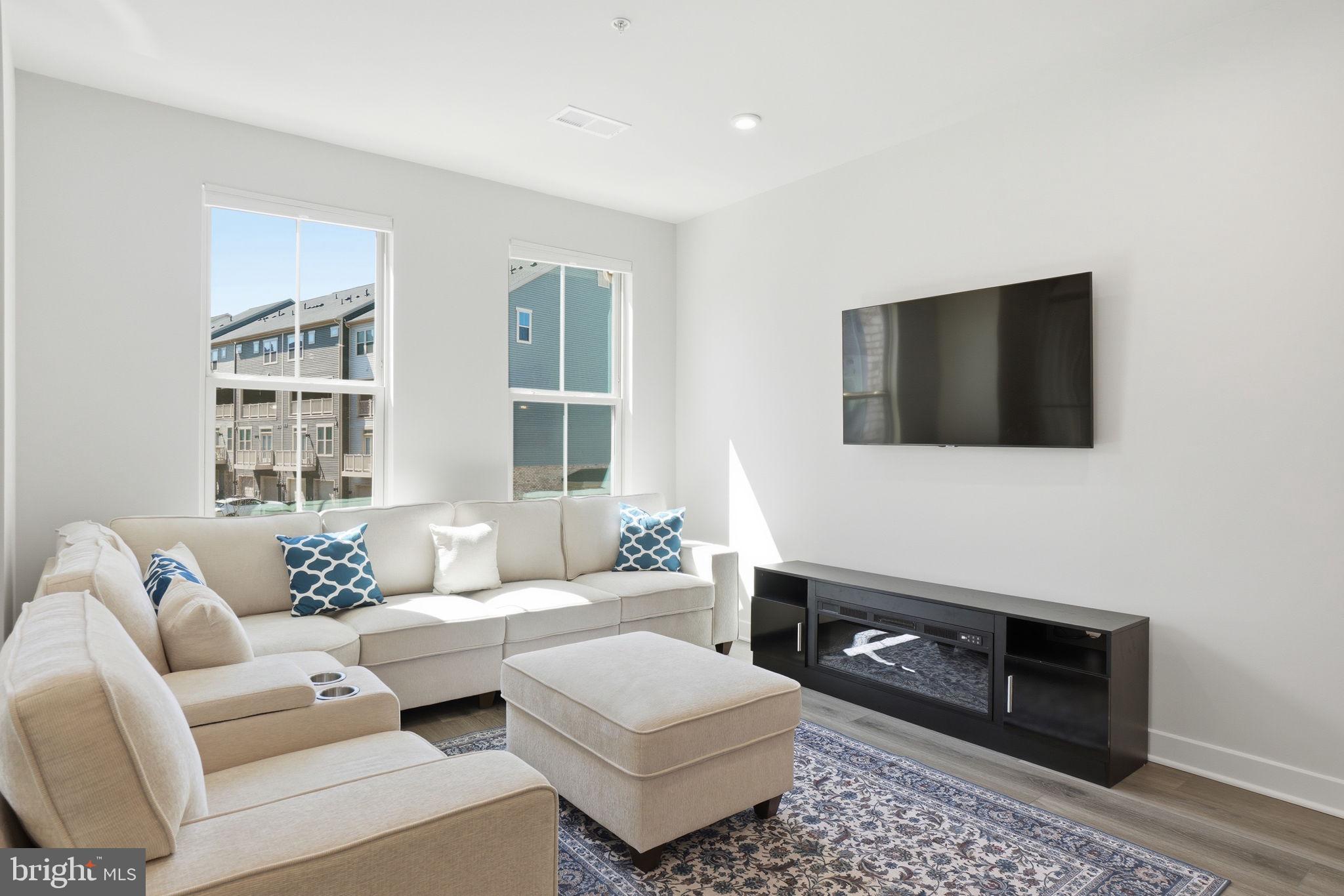 42548 Invergordon Terrace Sterling, VA 20166 - Photo 4 of 30