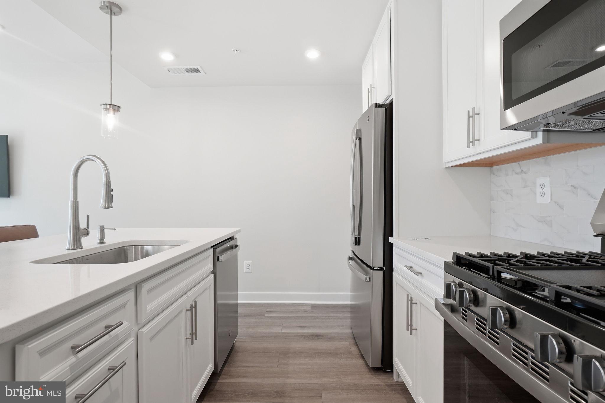 42548 Invergordon Terrace Sterling, VA 20166 - Photo 8 of 30