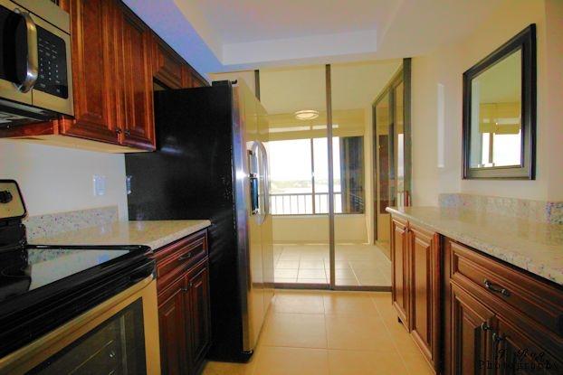 1648 Jupiter Cove Drive Jupiter, FL 33469 - Photo 3 of 21 Kitchen 3
