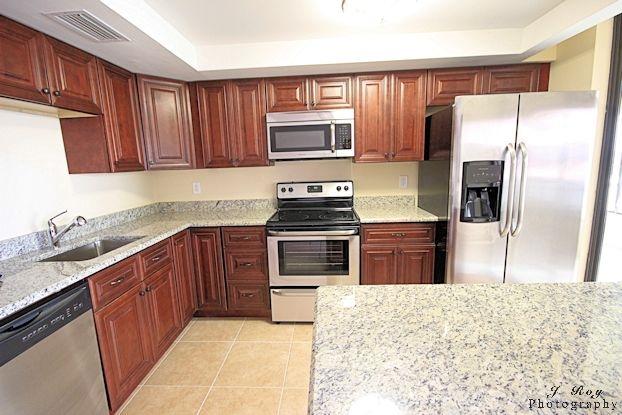 1648 Jupiter Cove Drive Jupiter, FL 33469 - Photo 4 of 21 Kitchen 4