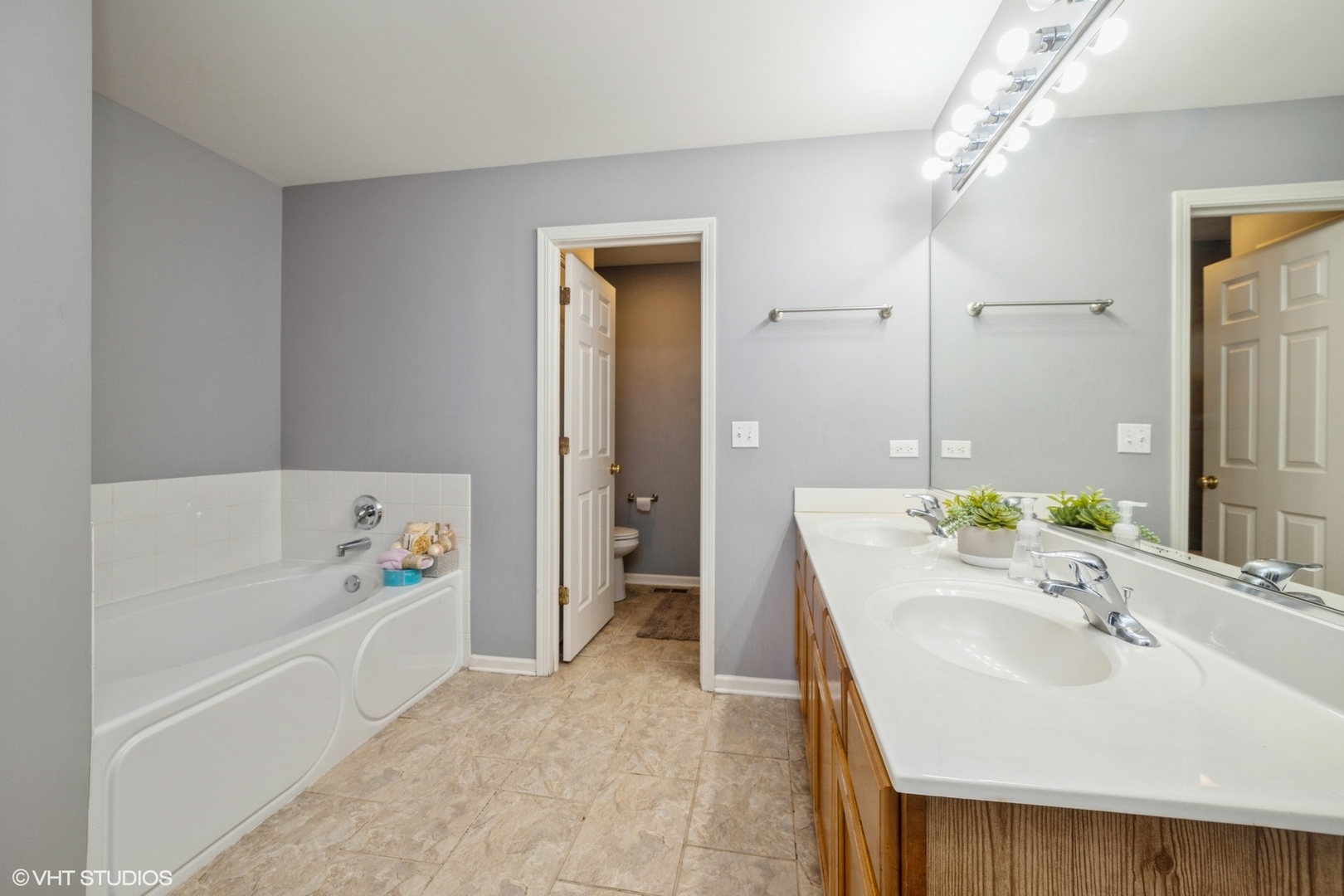 2624 Maple Circle West Dundee, IL 60118 - Photo 17 of 37 a bathroom with a tub sink and mirror