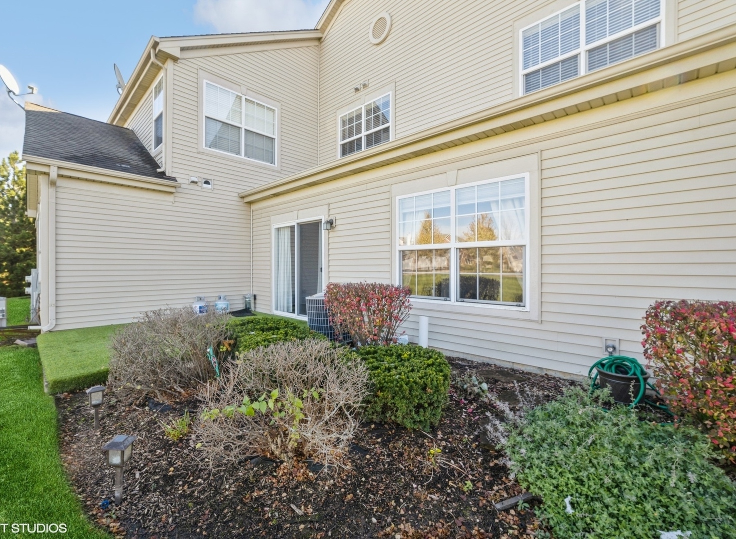 2624 Maple Circle West Dundee, IL 60118 - Photo 5 of 37 a front view of a house with a yard