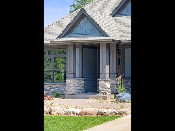 $1,150,000 | 9998 211th Court North, Forest Lake, MN 55025