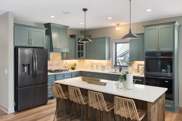 $1,150,000 | 9998 211th Court North, Forest Lake, MN 55025