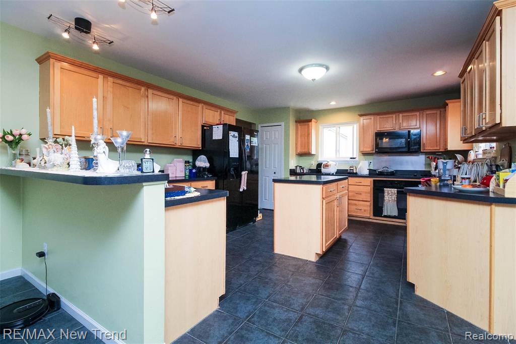 24319 Homestead Court Novi, MI 48374 - Photo 12 of 48