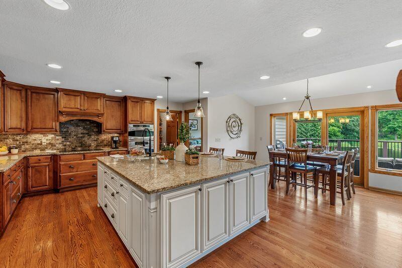 960 South Wayfare Trail Summit, WI 53066 - Photo 11 of 55 kitchen