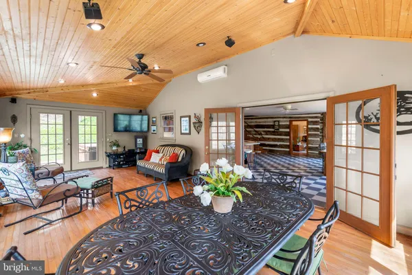 $1,050,000 | 1460 Pitcock Lane, Winchester, VA 22602