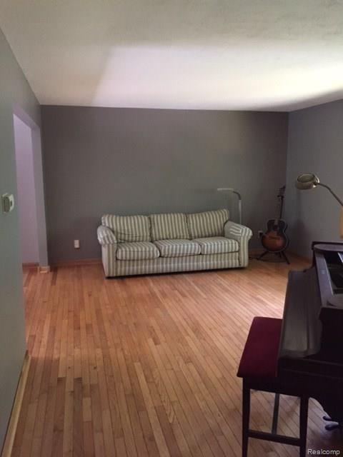 2760 Brighton Road Howell, MI 48843 - Photo 3 of 24 IMG_2578.JPG