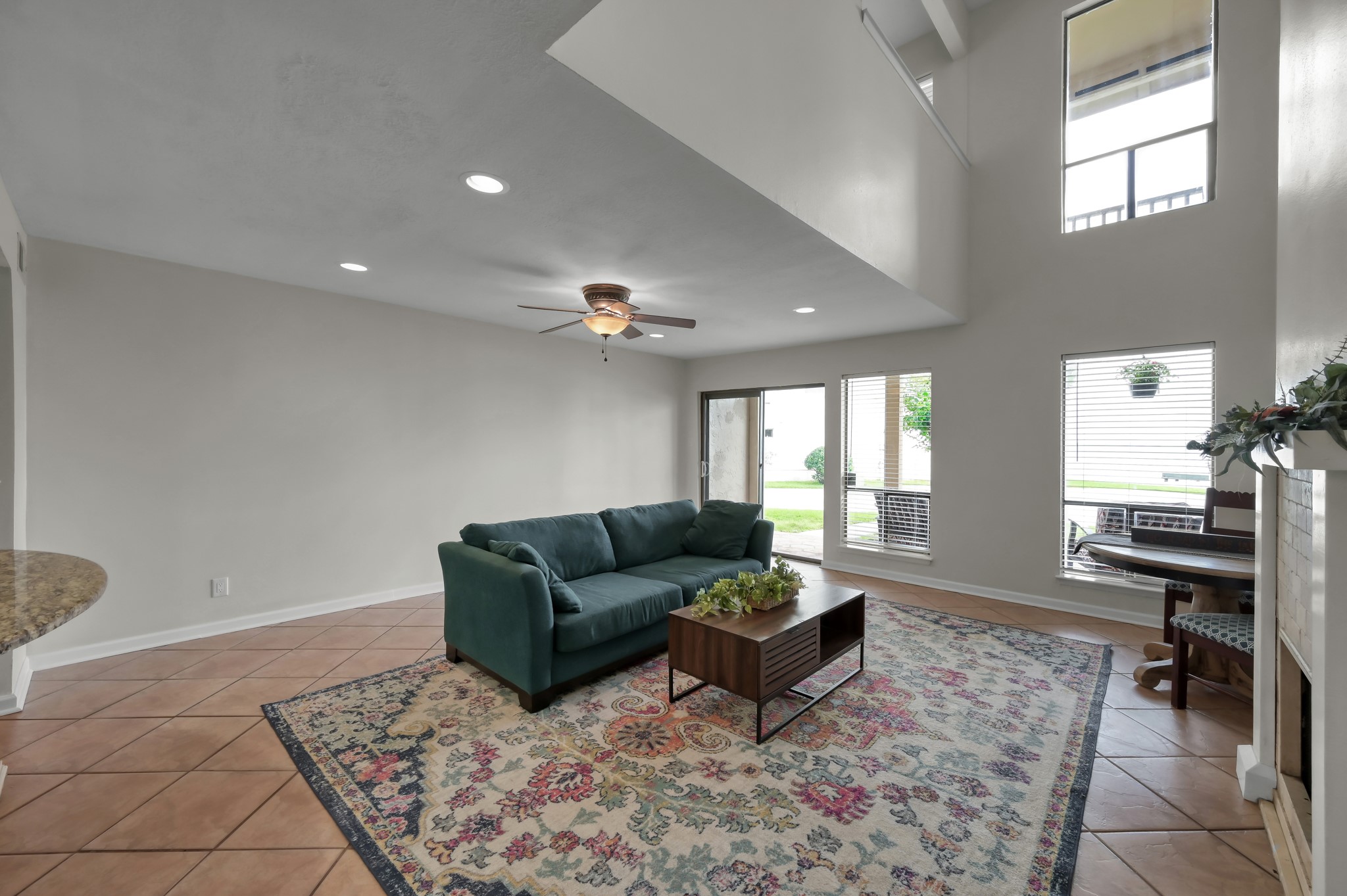33 Regency Point Montgomery, TX 77356 - Photo 27 of 29 a living room with furniture rug and window