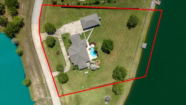 $899,000 | 226 Quail Ridge Lane, Dickinson, TX 77539