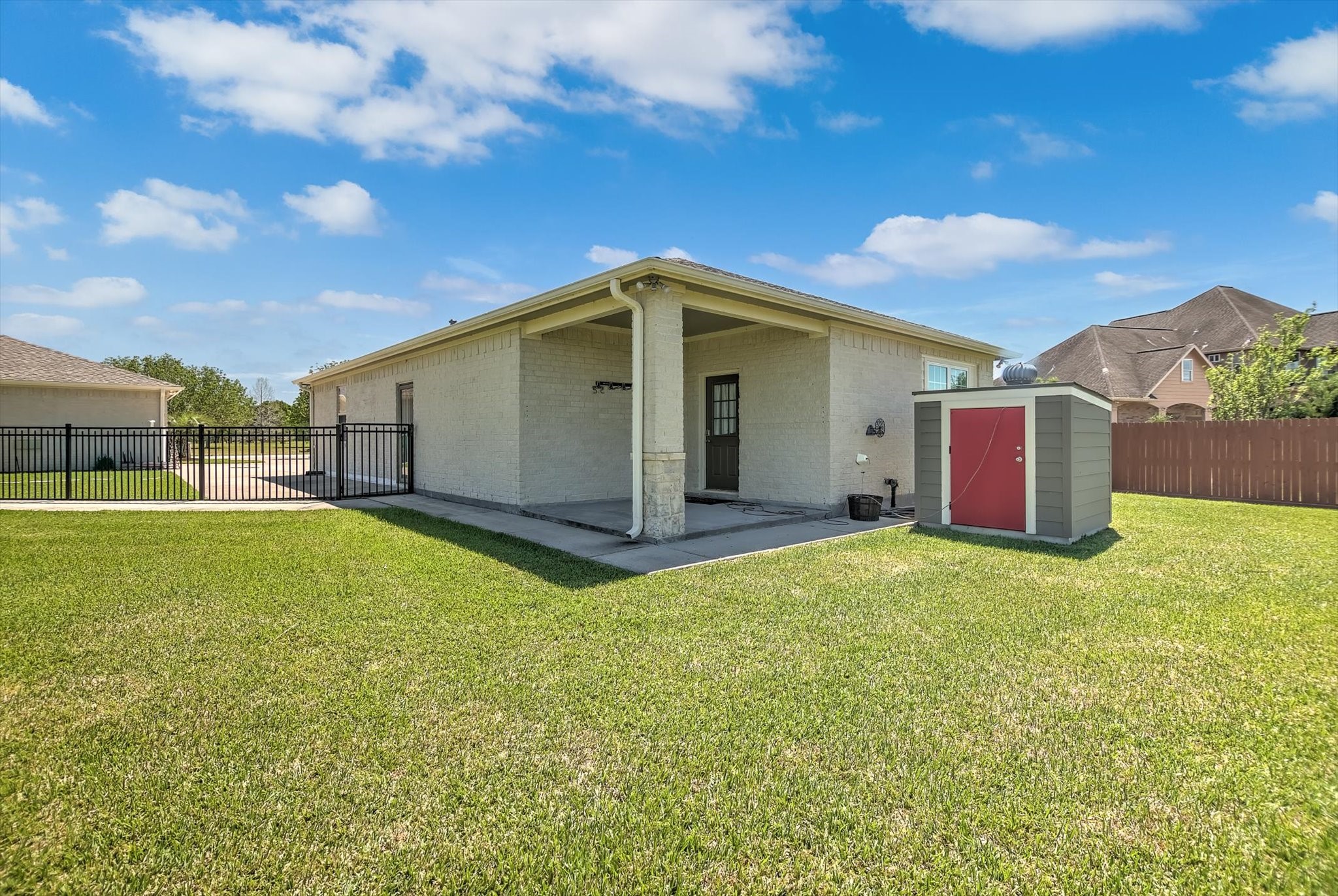 226 Quail Ridge Lane Dickinson, TX 77539 - Photo 34 of 50 Detached Guest Quarters over 1500sq ft.