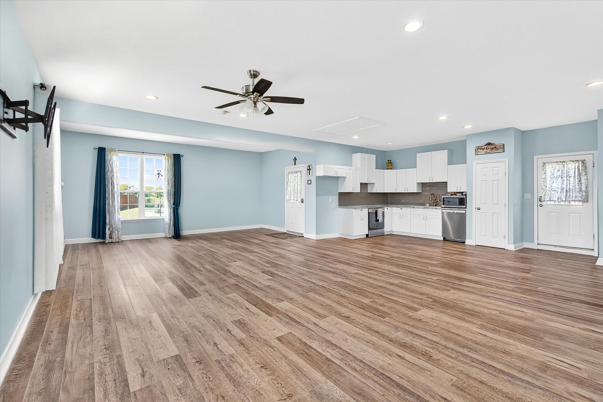 226 Quail Ridge Lane Dickinson, TX 77539 - Photo 35 of 50 Detached Guest Quarters over 1500sq ft.