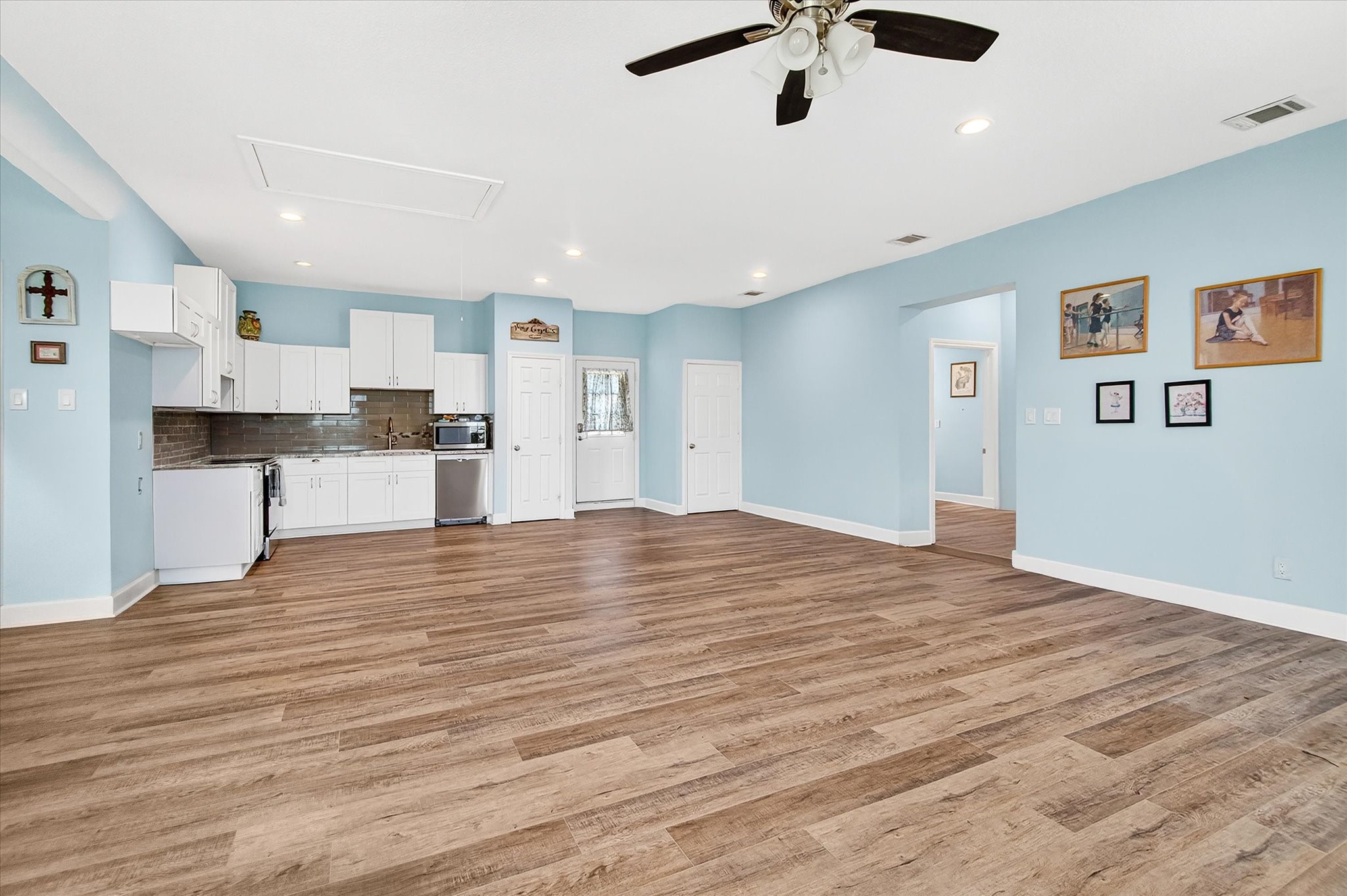 226 Quail Ridge Lane Dickinson, TX 77539 - Photo 38 of 50 Detached Guest Quarters over 1500sq ft.