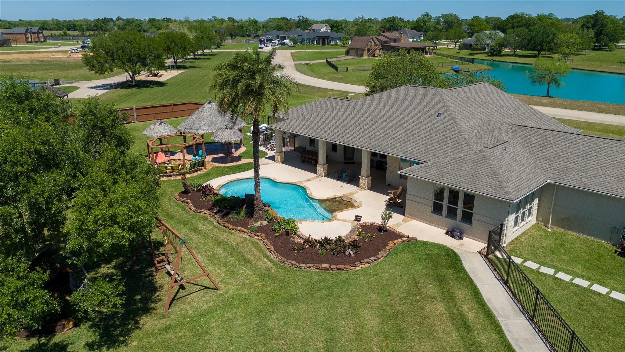 226 Quail Ridge Lane Dickinson, TX 77539 - Photo 4 of 50