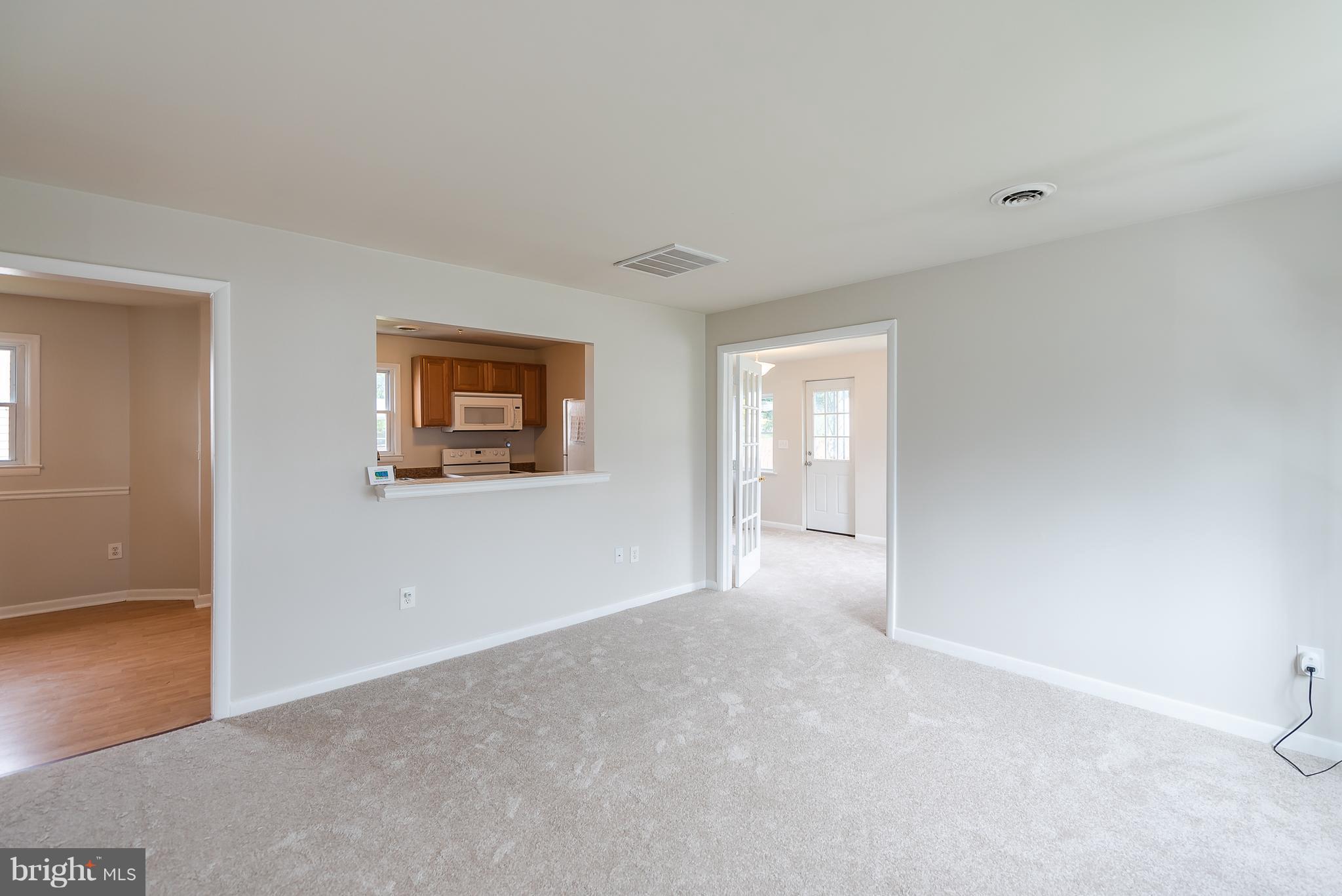 6900 Windsor Mill Road Baltimore, MD 21207 - Photo 4 of 29 Living Room