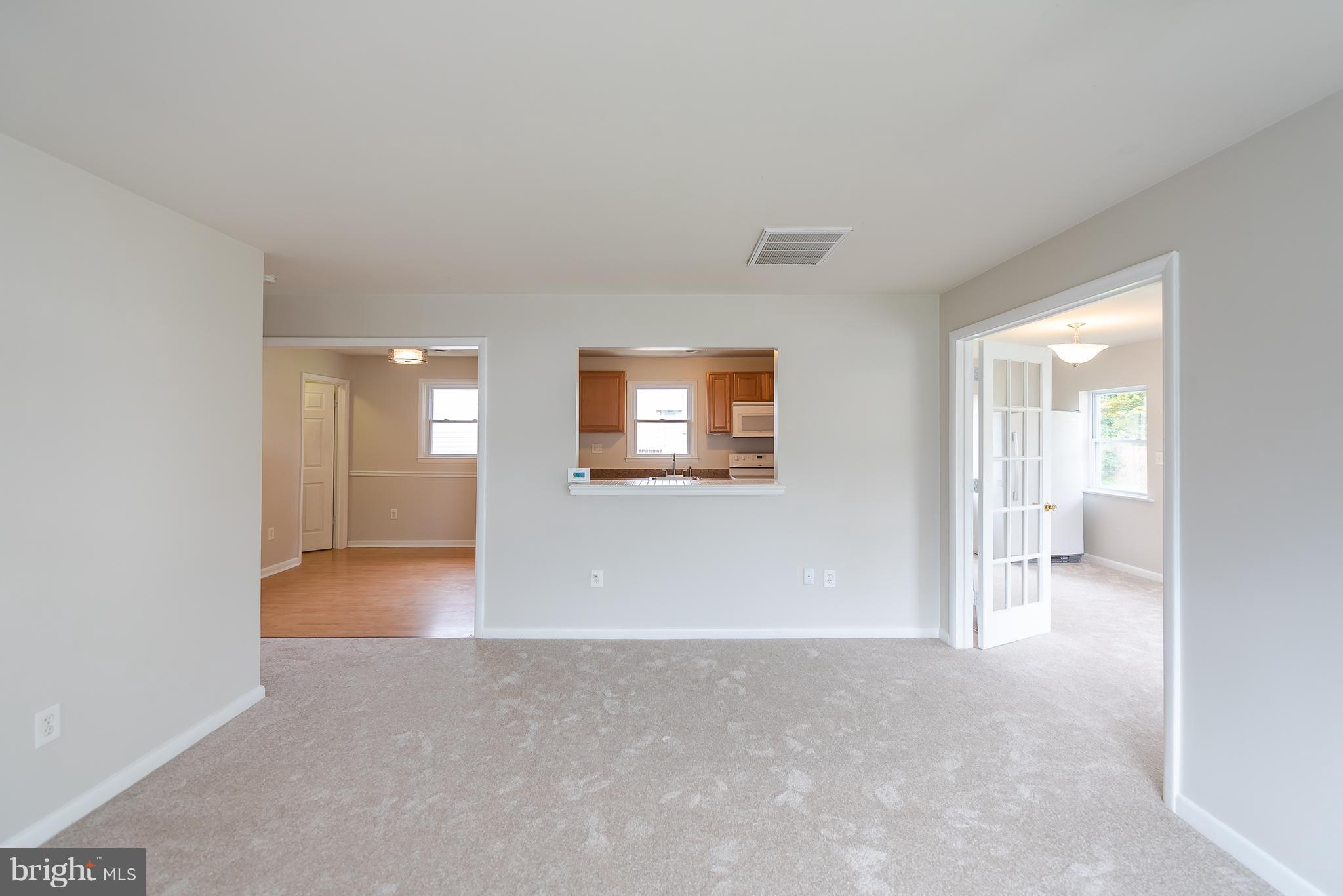 6900 Windsor Mill Road Baltimore, MD 21207 - Photo 5 of 29 Living Room