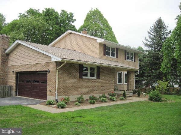 1550 Kerr Road Whiteford, MD 21160 - Photo 2 of 24 2 car side load garage