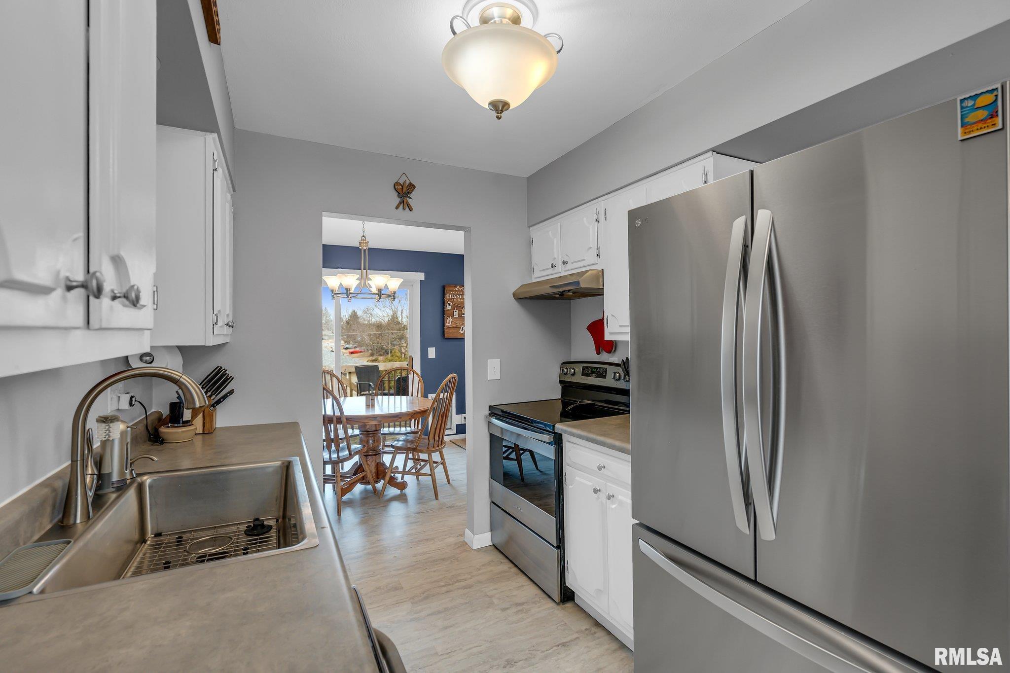 3116 Maplecrest Road Bettendorf, IA 52722 - Photo 8 of 25 Gallery Image 8