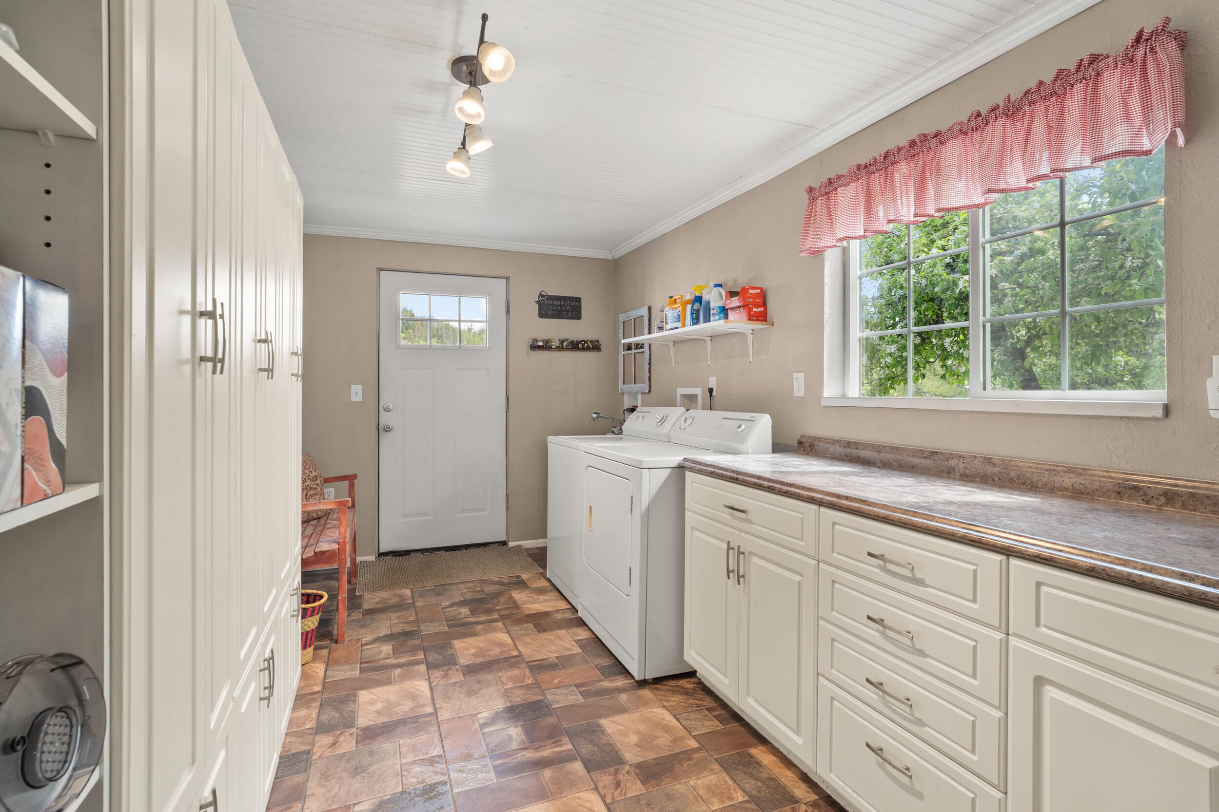 14845 Meadows Road White City, OR 97503 - Photo 13 of 43 26_14845 meadows road - 25