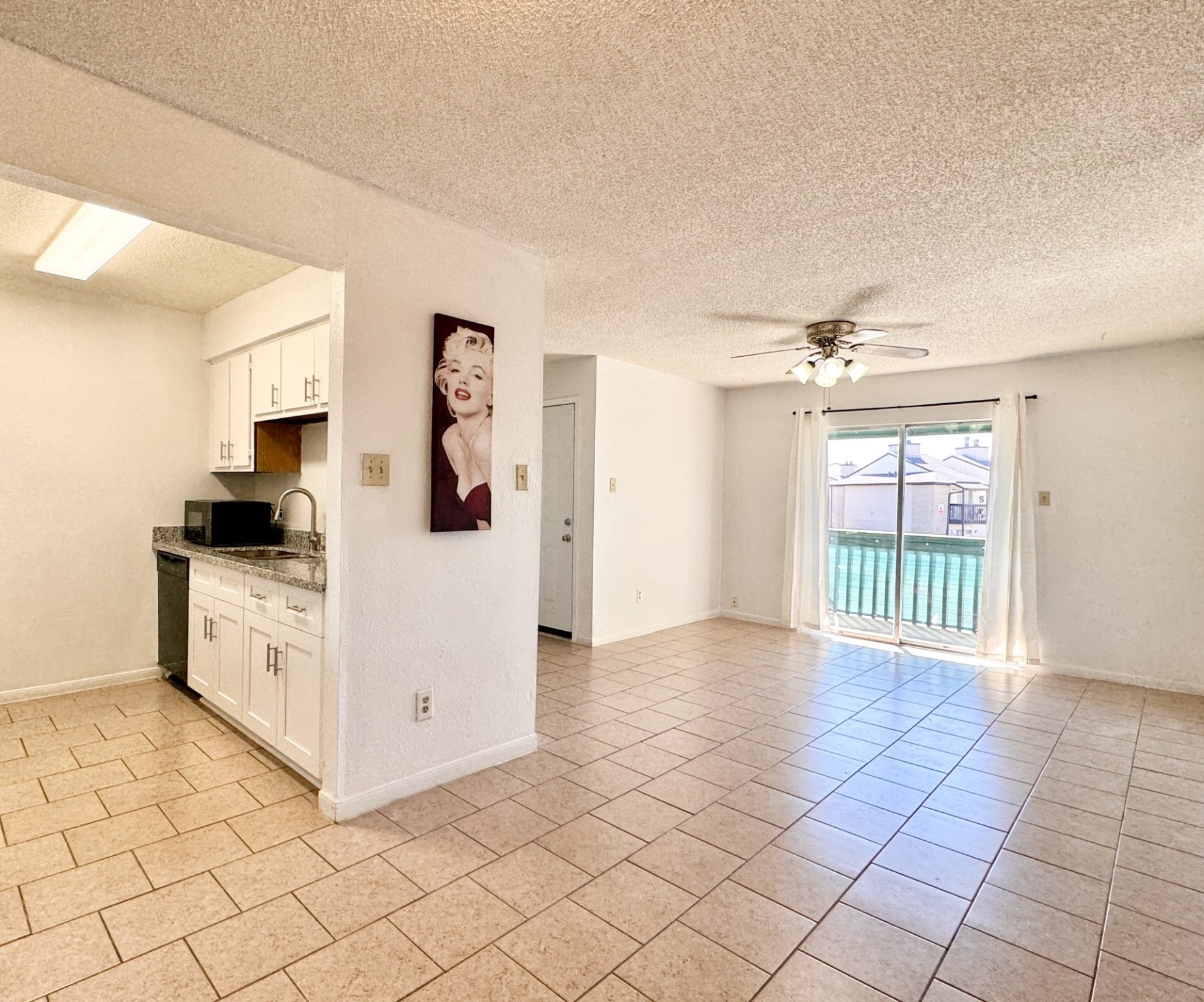 1516 Bay Area Boulevard, Unit U2 Houston, TX 77058 - Photo 5 of 15 a view of a kitchen with electric appliances