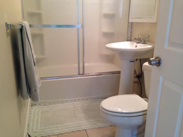 526 Freeport Road Blawnox, PA 15238 - Photo 8 of 10 Full Bath.