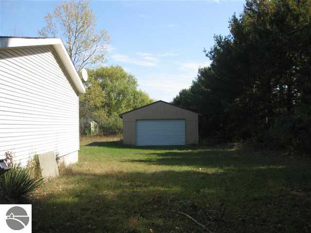 1200 Rasho Road Traverse City, MI 49696 - Photo 3 of 22 1731002-2.JPG