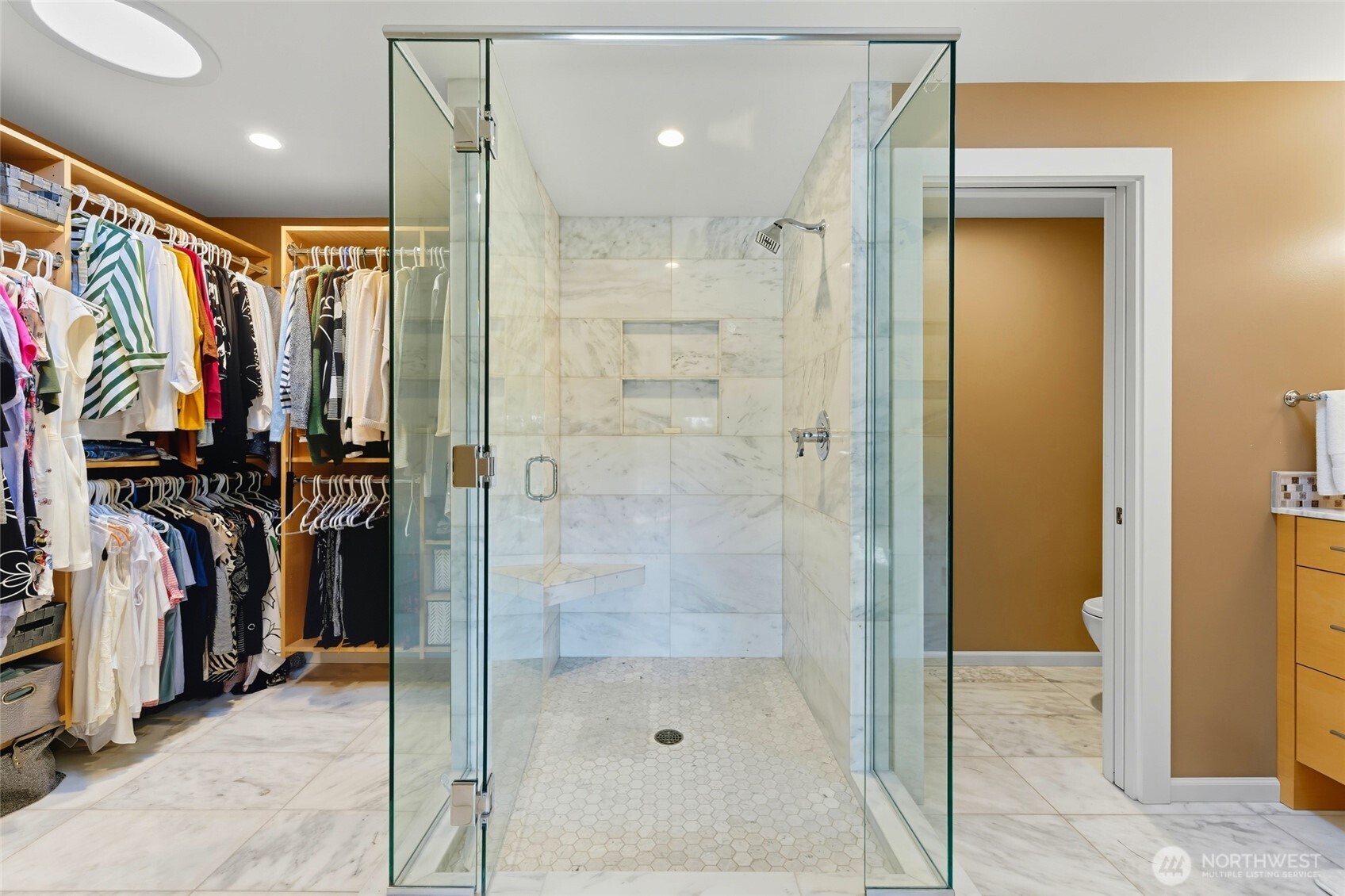 839 Country Club Road Walla Walla, WA 99362 - Photo 20 of 40 a bathroom with a shower and a mirror
