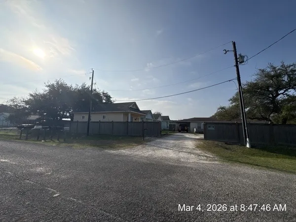 $1,400 | 609 West Liberty Street, Unit 5, Rockport, TX 78382