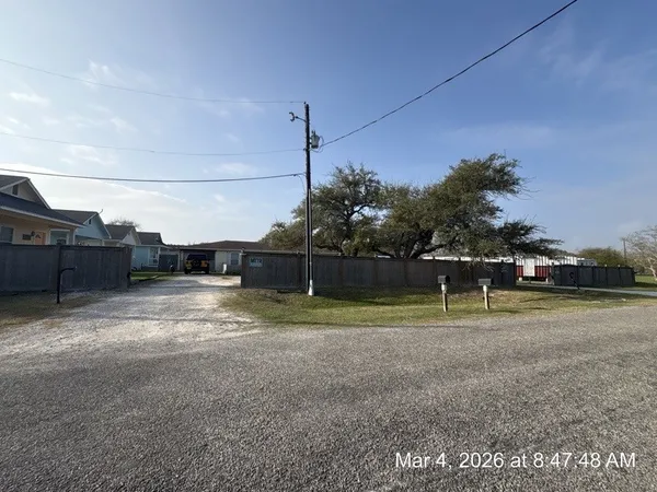 $1,400 | 609 West Liberty Street, Unit 5, Rockport, TX 78382